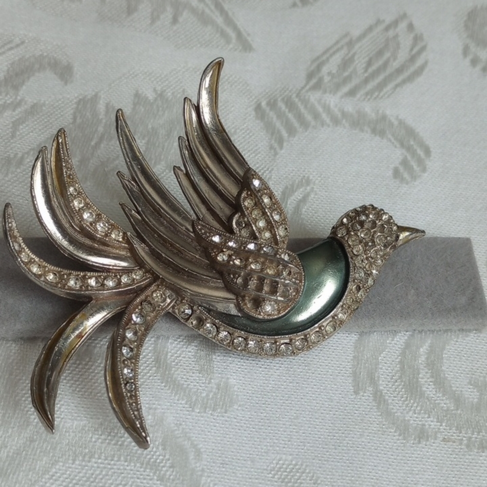 1930s Rhodium Plated Silvertone Peacock Green Enamel Bird 3in Brooch
